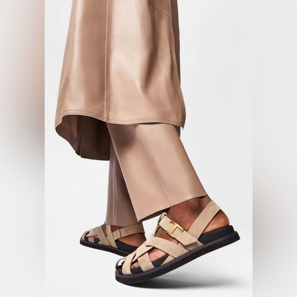 TOD’s T Timeless Tan Sandals with Black Sole - Picture 2 of 12
